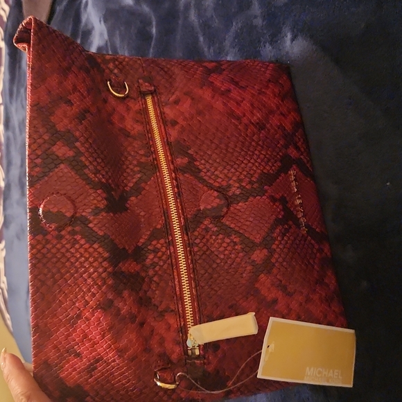 💕NWT MK leather clutch purse💕